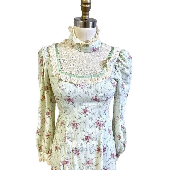 VTG Floral Dress Cottagecore Prairie Romantic Green Mini Print Victorian 70s - Picture 3 of 8